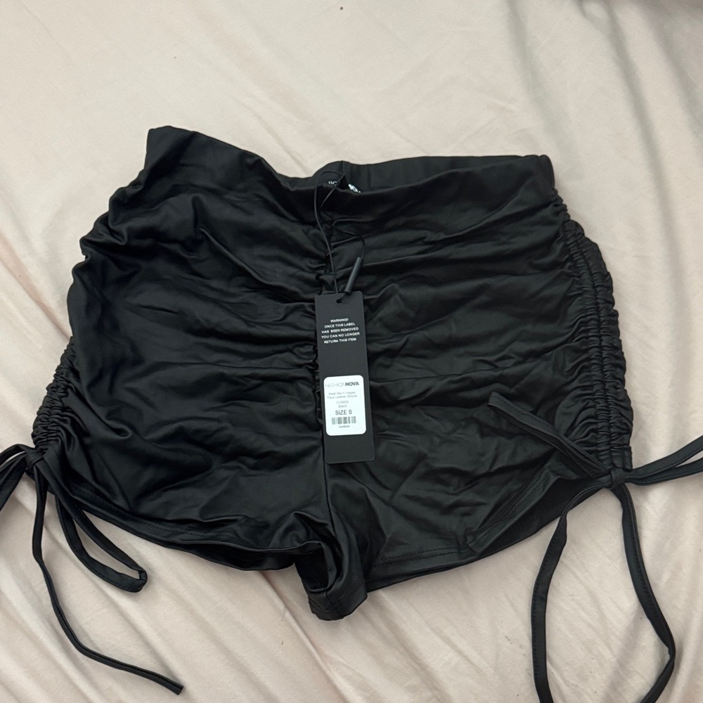 Fashion Nova Black Ruched Women's Shorts
